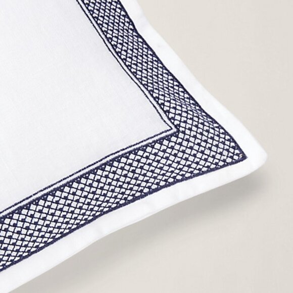 NWT - (set of 2) Ralph Lauren Blue and White Linen Whitby Throw Pillow 15" x 20" - Picture 3 of 5